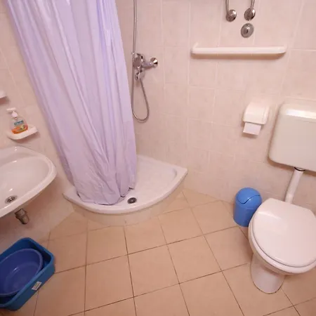 Appartement By The Sea Sutomiscica, Ugljan - 912 Sutomiscica